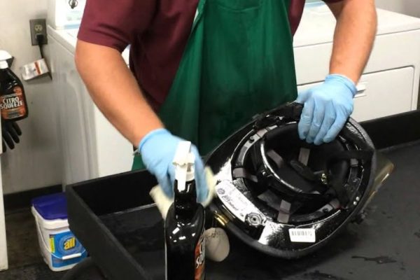 Why choose our helmet-cleaning service